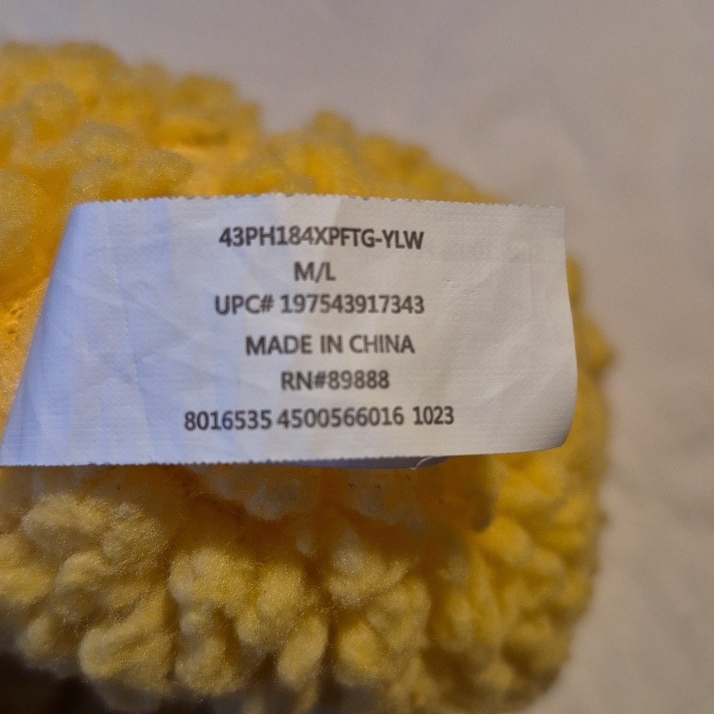 Winnie the Pooh women's M/L sherpa slippers, have gripper dots on bottom VGUC - Picture 4 of 5
